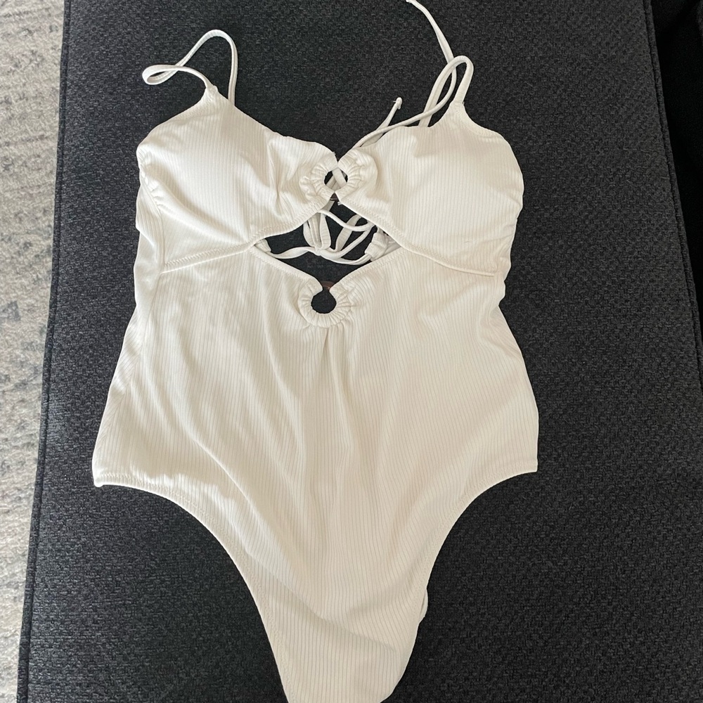 One-piece bathing suit